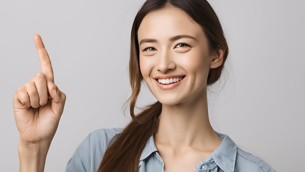 利息を減らす説明をする女性